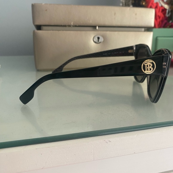 Polarized Burberry Black Sunglasses - Picture 3 of 7